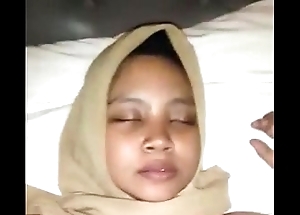 Indonesian cewek jilbab dientot attaching 1 480p