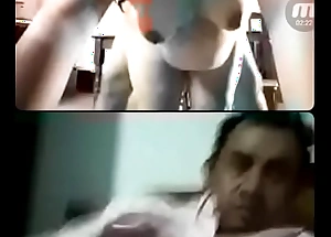 Vídeollamada Excitante esposa puta Ramera sweep sus amantes de Internet, los deslechar sweep su cuerpo y culo de Puta Ramera Rica
