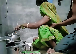 देसी इंडियन भाभी को रसोई में रोटी बना रही थीं उसकी जबरदस्त चोदा हिन्दी क्लियर आवाज में new domain 2022 conquer photograph