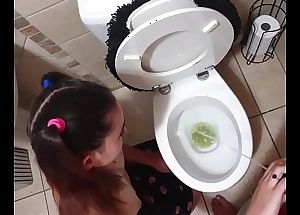 Step daughter handsome her daddy for a pee and give him a orall-service