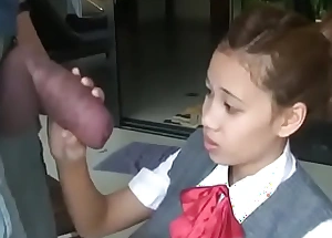 Asian schoolgirl opens around in the matter of swell up giving bushwa