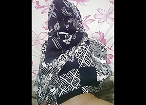 This spliced hijab muslim got big ass(part 2)