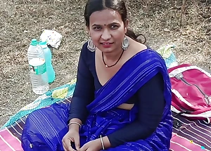 A married Kavita bhabhi fuck down lover in jungle