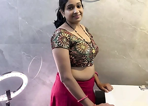 Stepmom Fucking in bathroom while standing with her legs raised on washbasin