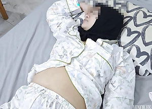 Hijab Keep alive in Edict Laying in My Bed and Taste The brush Tight Pussy - Minokiiko